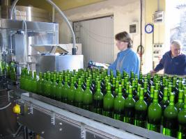 Mise en bouteilles du Bordeaux blanc : table d'accumulation